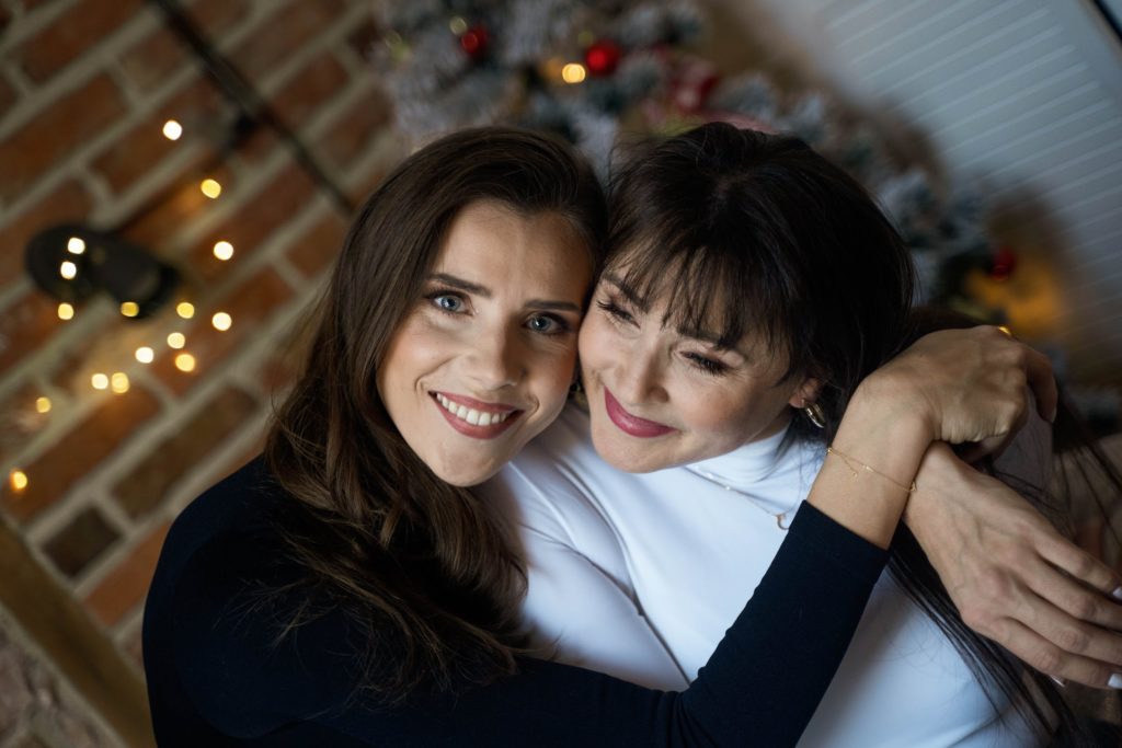Ada z mamą podczas sesji świątecznej